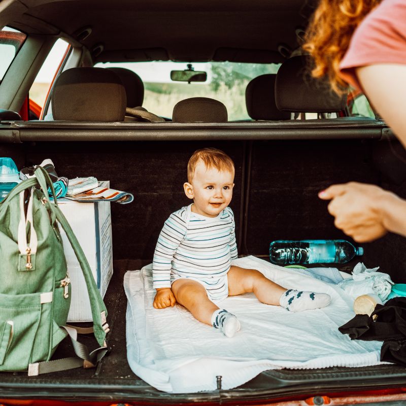 Tips for feeding baby while traveling